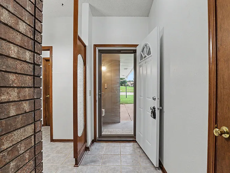 3917 Clendon Way — Photo 9