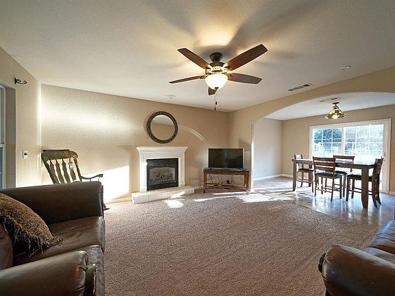 3rd image of 120 Meadowlark Ct