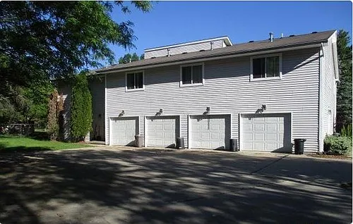 4809 Universal Dr Photo 1