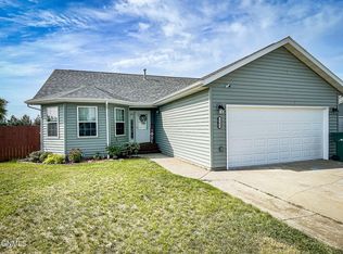 6195 Prairiewood Dr, Bismarck, ND 58504