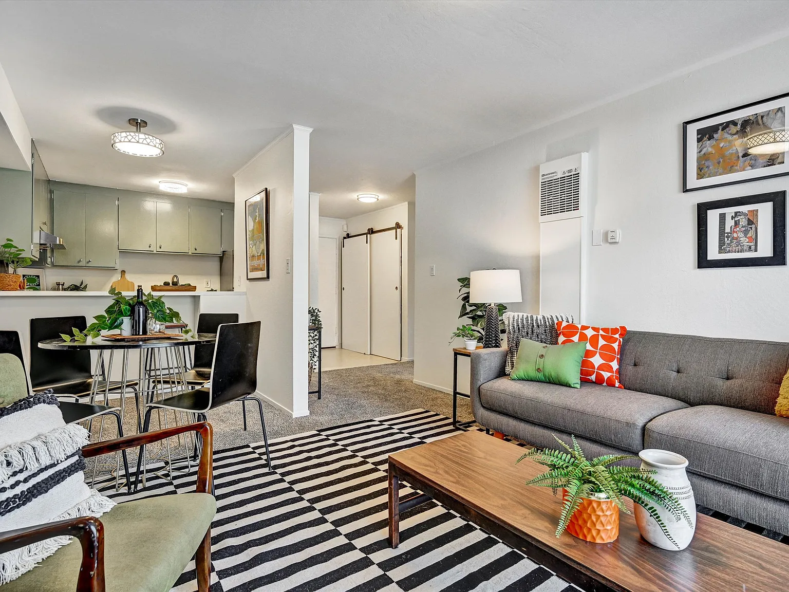 1 bed, 559 sqft, $2,345 — Photo 4