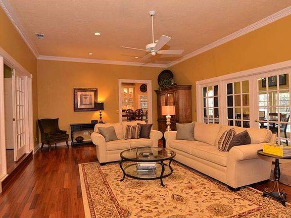 5th image of 636 E Club Cir