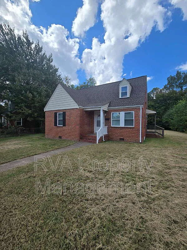 4 bed, 1.0 bath, 1156 sqft, $1,650 — Photo 1