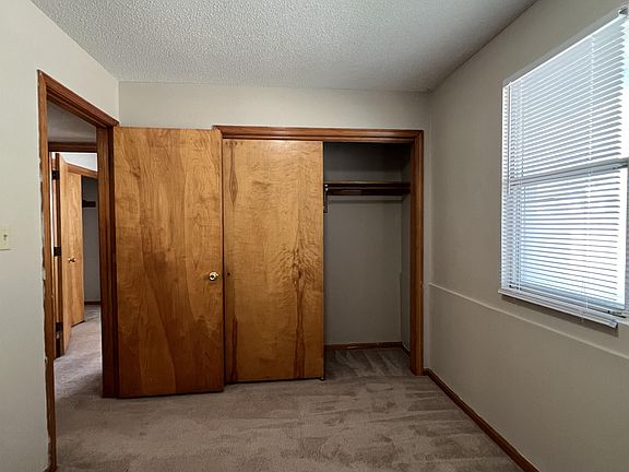 4th image of 622 Lakeview Dr #J