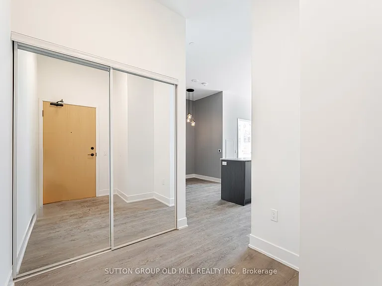 204 Burnhamthorpe Rd E #104 — Photo 8
