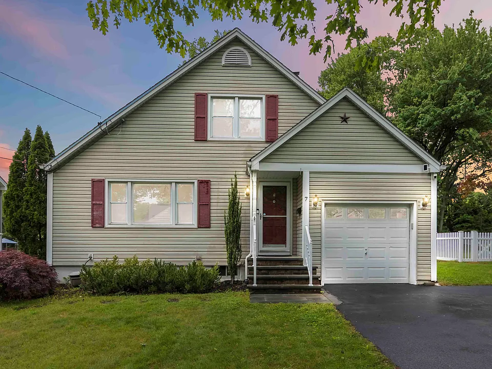 7 Evelyn Rd