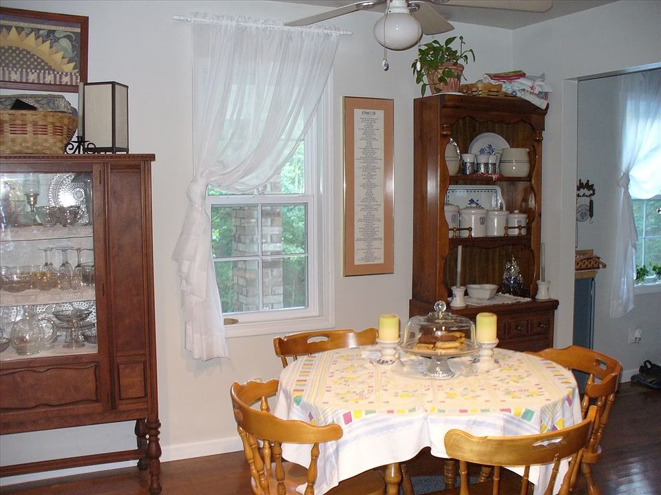 Eat in kitchen