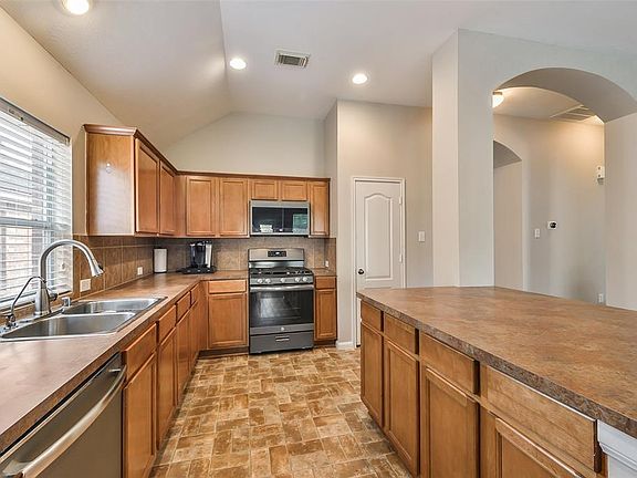5th image of 3911 Pine Forest Hollow Trl