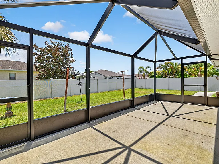 5547 NW Cordrey St — Photo 34