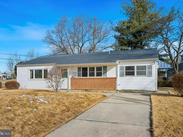 10 Midfield Rd, New Castle, DE 19720