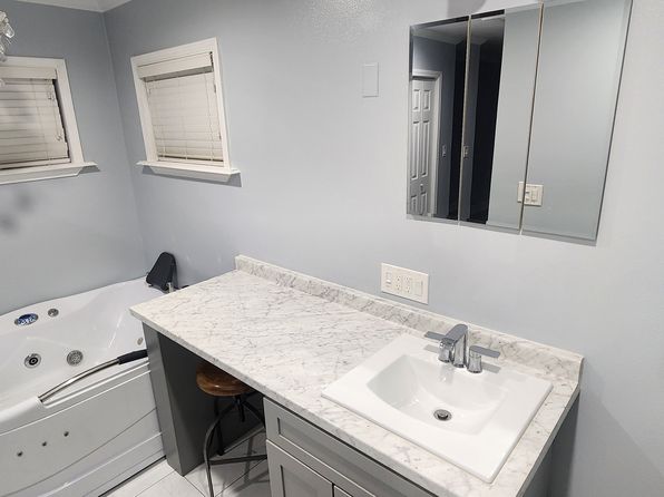 18 E Chalmette Cir