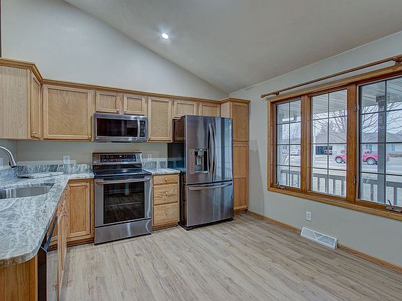 3rd image of 4100 Sandstone Dr