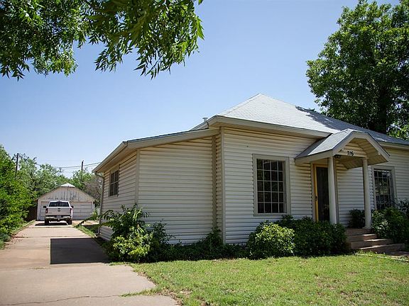 3rd image of 716 E Oliver St