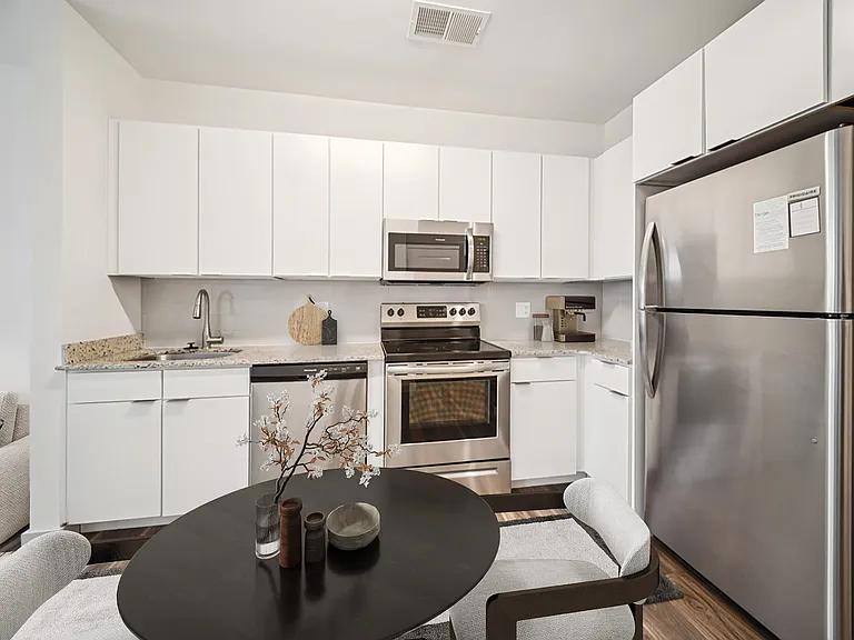 Circ Apartments — Photo 12
