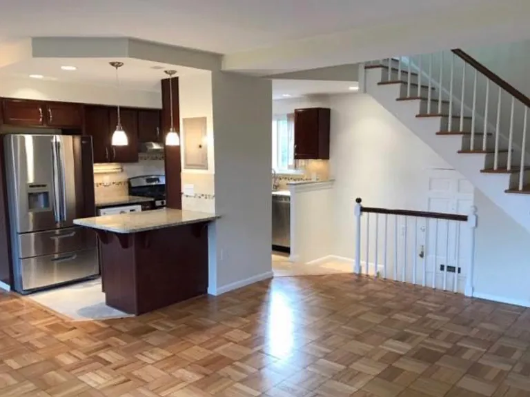 1917 N Quaker Ln — Photo 1