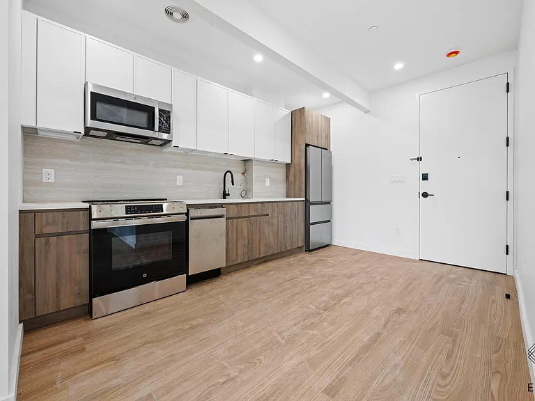 942 New York Ave #2L — Photo 3