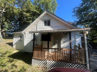18 Hillside Pl, Highland, NY 12528