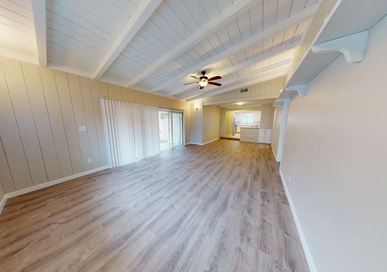 5BD/3BA on Hewlett, Quiet Neighborhood! 2 Car Garage — Photo 1