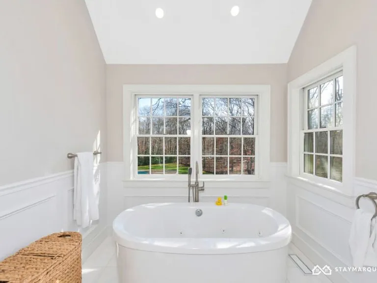 29 Georgica Woods Ln — Photo 21