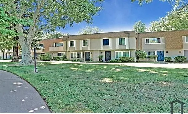 8860 La Riviera Dr #C — Photo 2