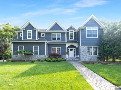 27 Central Ave, Demarest, NJ, 07627