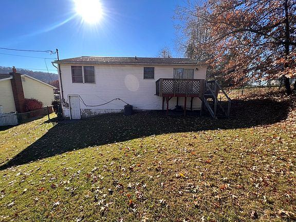 3rd image of 834 Meadow Drive