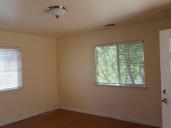 3rd image of 4607 Lantana Ave