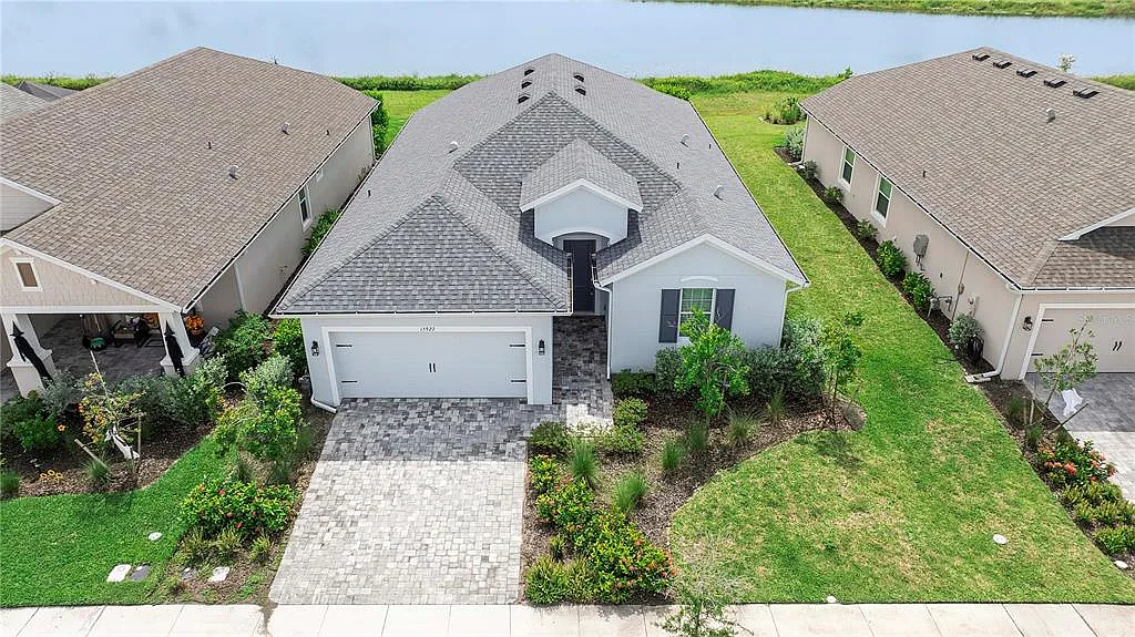 4 bed, 2.0 bath, 1964 sqft, $2,800 — Photo 1