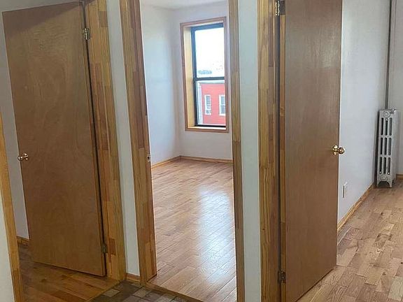 4th image of 42 Diamond St #9A