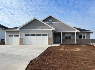 1203 Bay Mist Dr, Green Bay, WI 54311