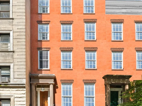 26 Washington Square N image 1 of 12