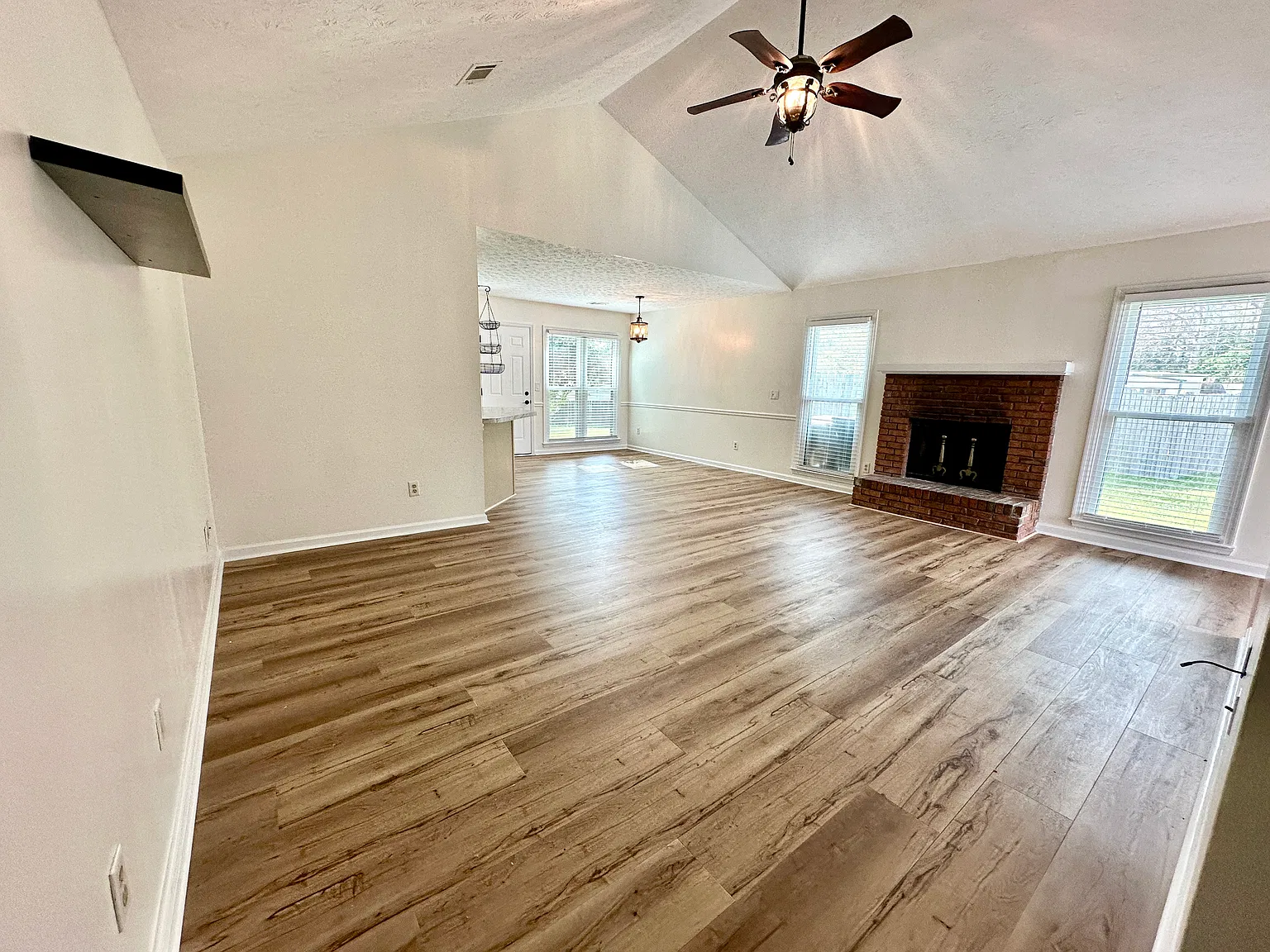 3 bed, 1400 sqft, $1,800 — Photo 3