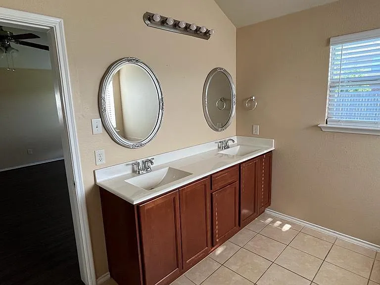 136 Meadow Crest Dr — Photo 5