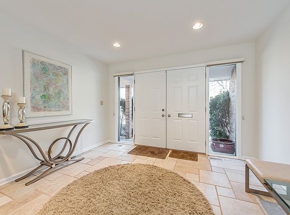 3rd image of 1120 Kent Ave