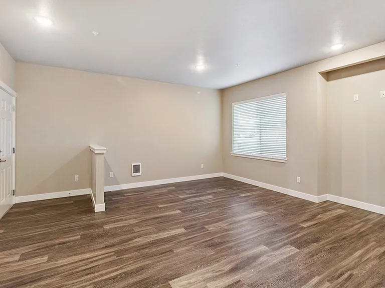 Norpoint Landing Apartments — Photo 23