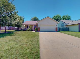 221 W Tall Tree Rd, Derby, KS 67037