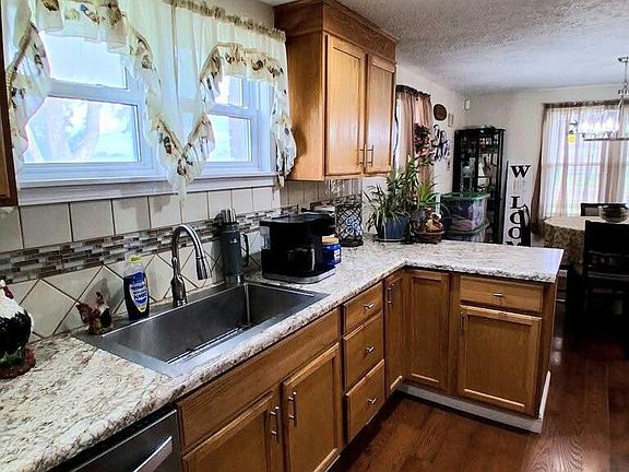 3rd image of 1104 W Longview Ave