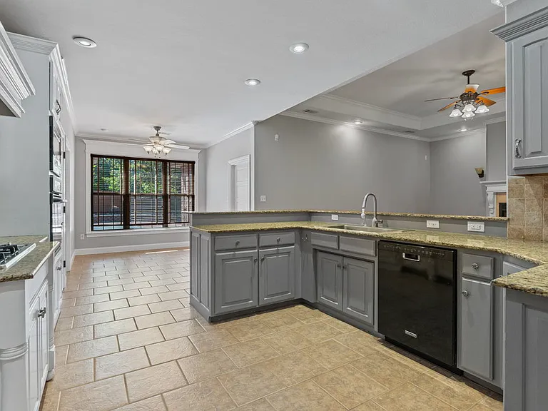 204 Tunbridge Dr — Photo 5