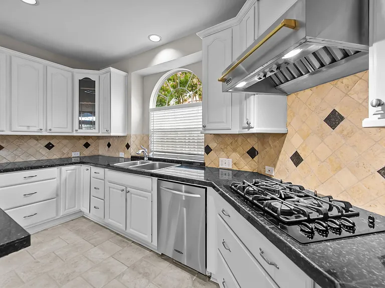 2421 Kittyhawk Dr — Photo 30
