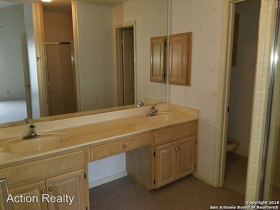 3rd image of 5 Chapel Hill Cir