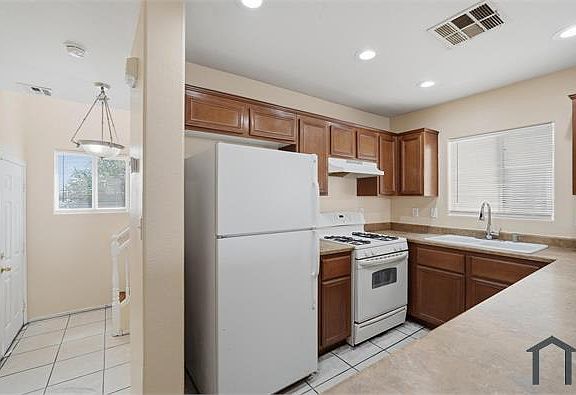 3rd image of 4049 Flower Patch St