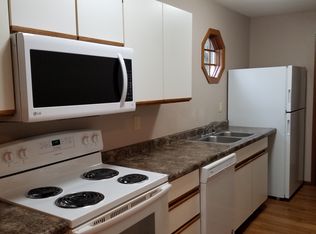 220 NE 9th St #1A, Madison, SD 57042