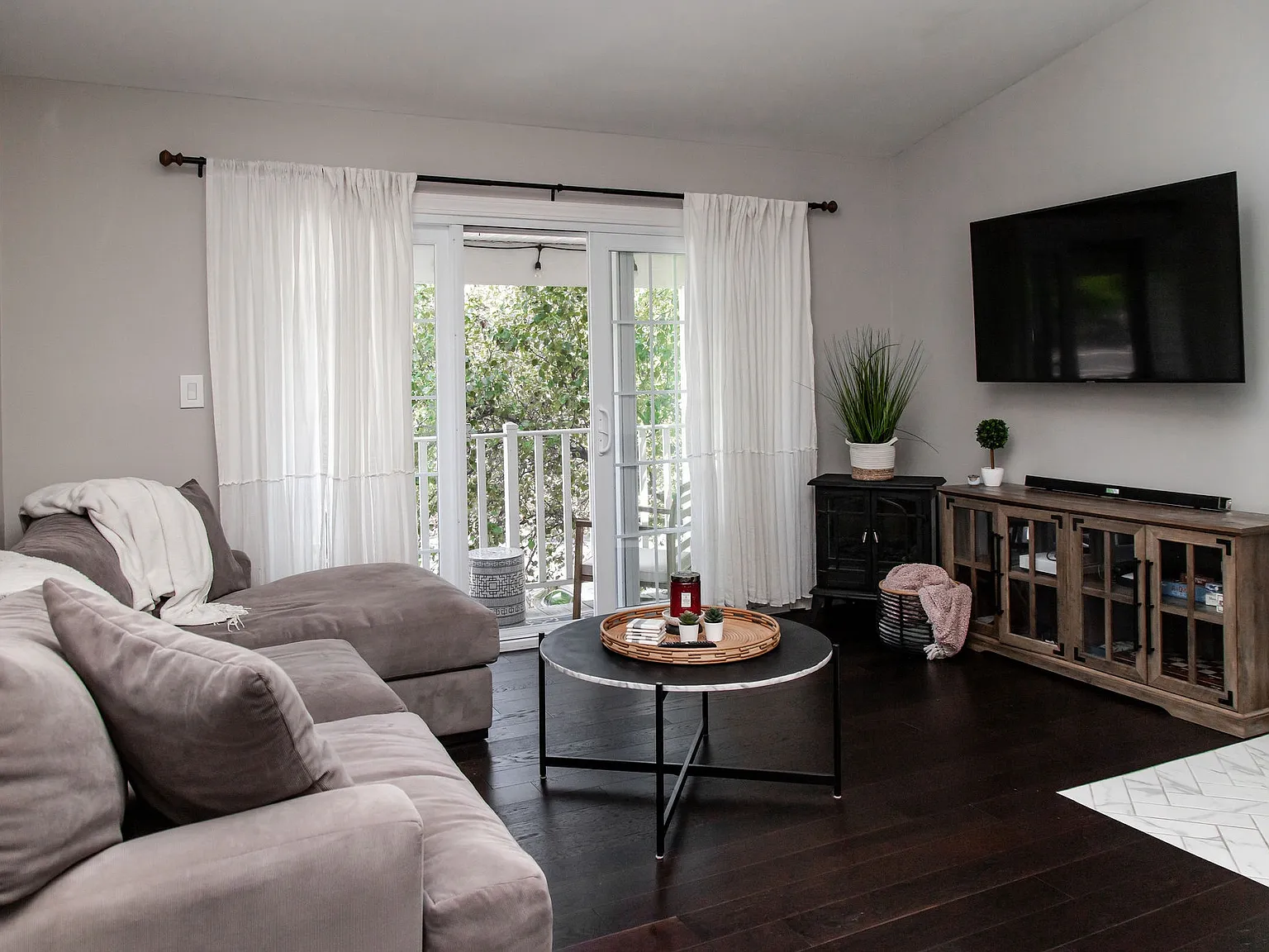 2 bed, 1112 sqft, $2,700 — Photo 3