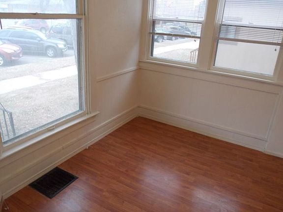 5th image of 224 N 24th St APT 2
