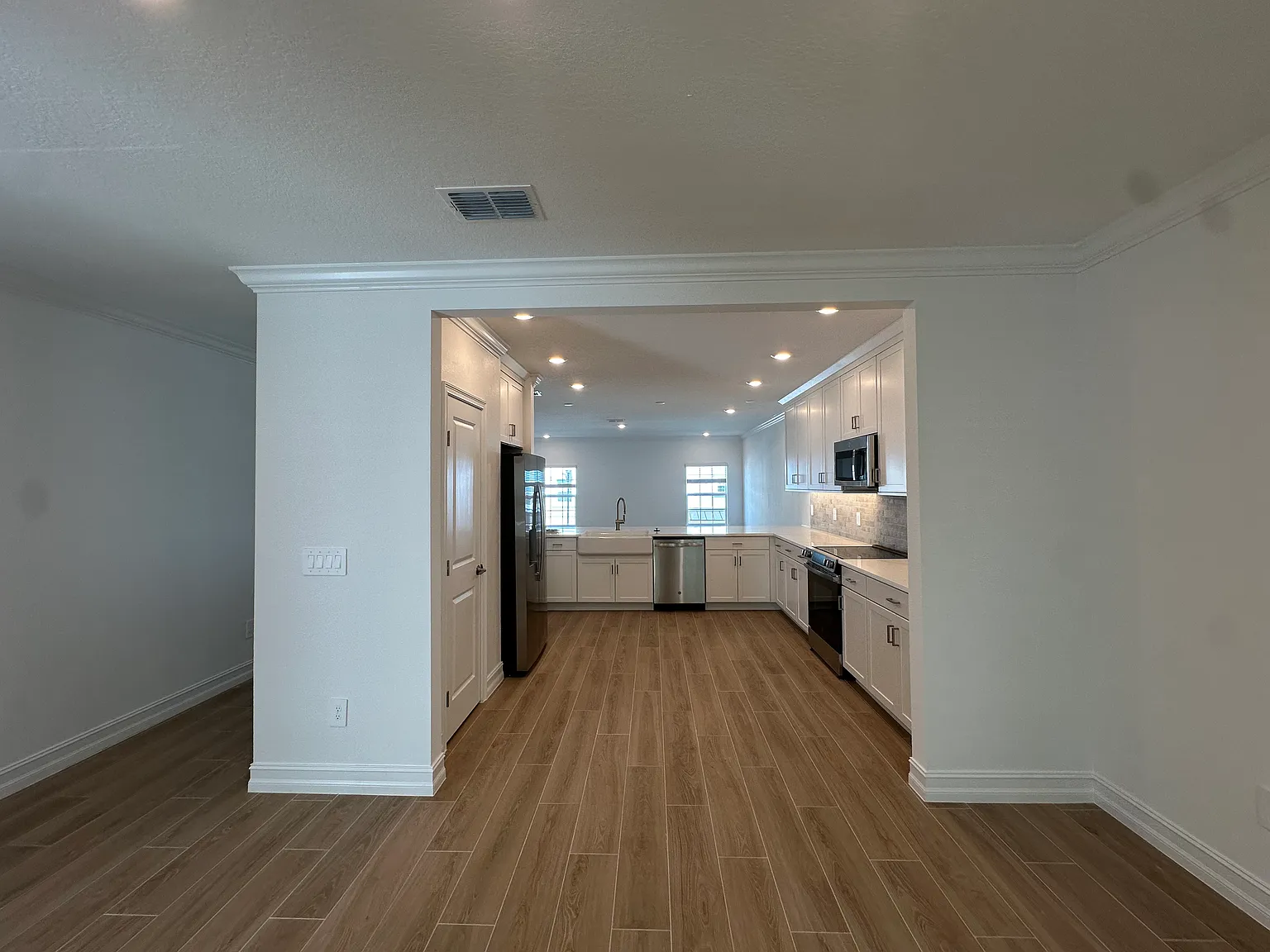 3 bed, 3.5 bath, 2192 sqft, $4,950 — Photo 4