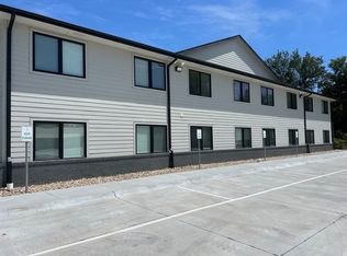 406 1st St #1B, Yutan, NE 68073