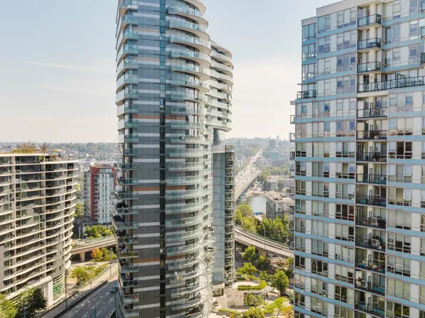 928 Beatty St #2305, Vancouver, BC V6Z 3G6