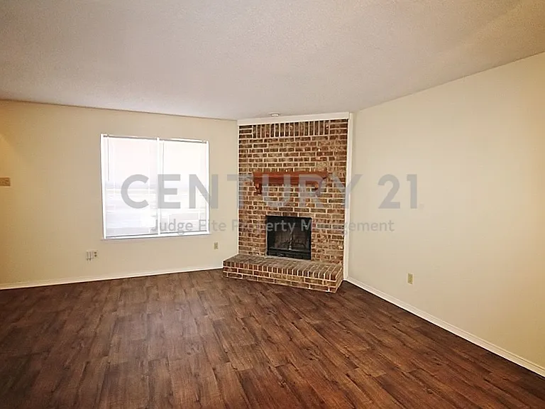 122 Country Bend Dr — Photo 2