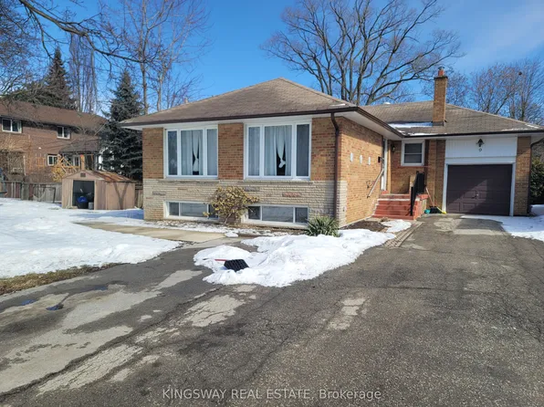 9 Koos Rd, Toronto, ON M9C 1W4