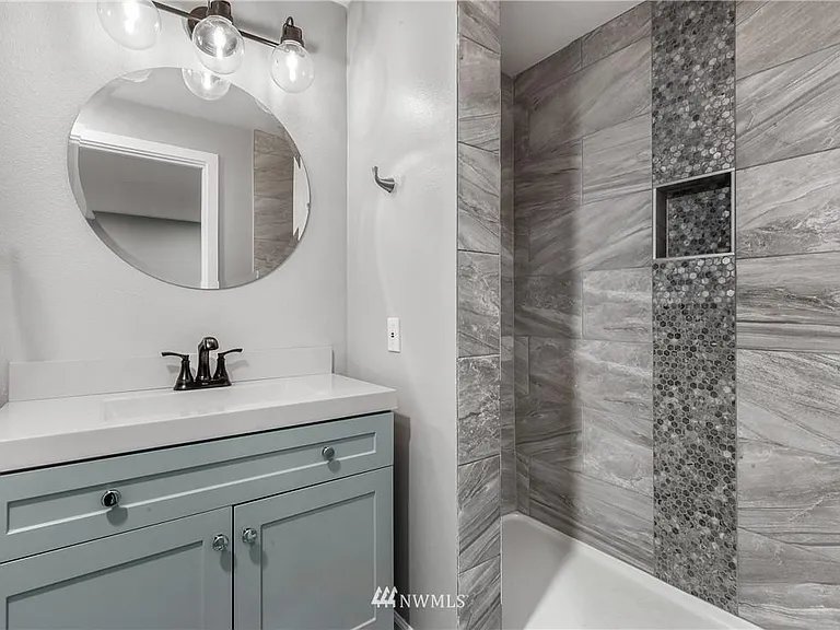 1034 Newport Ct NE — Photo 8